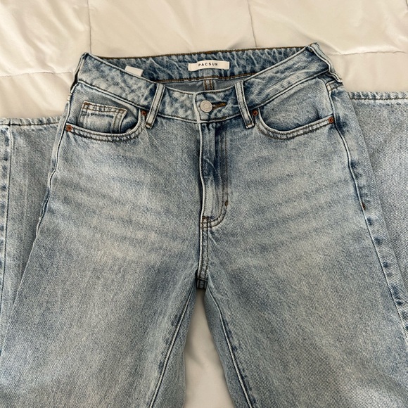 PacSun Women’s Light Wash Mom Jean - Picture 2 of 4
